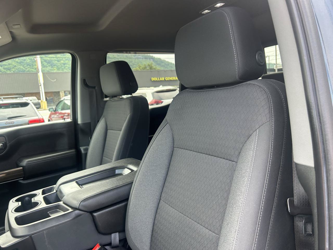 Used 2022 Chevrolet Silverado 1500 LT AWD/4WD image 15