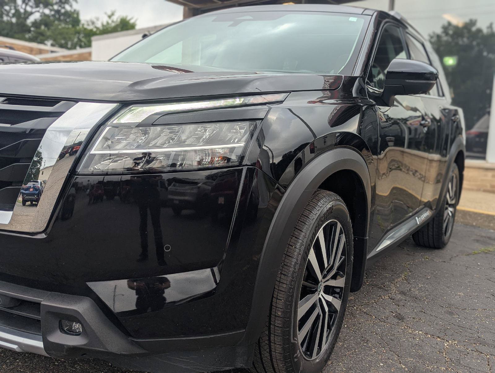 Used 2023 Nissan Pathfinder Platinum w/ Cargo Package AWD/4WD image 13