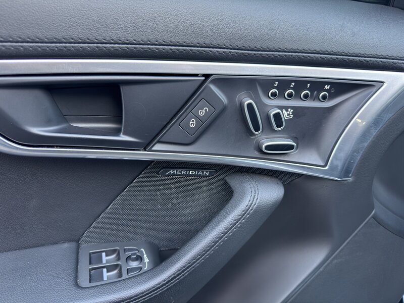 Used 2018 Jaguar F-TYPE Coupe RWD image 20