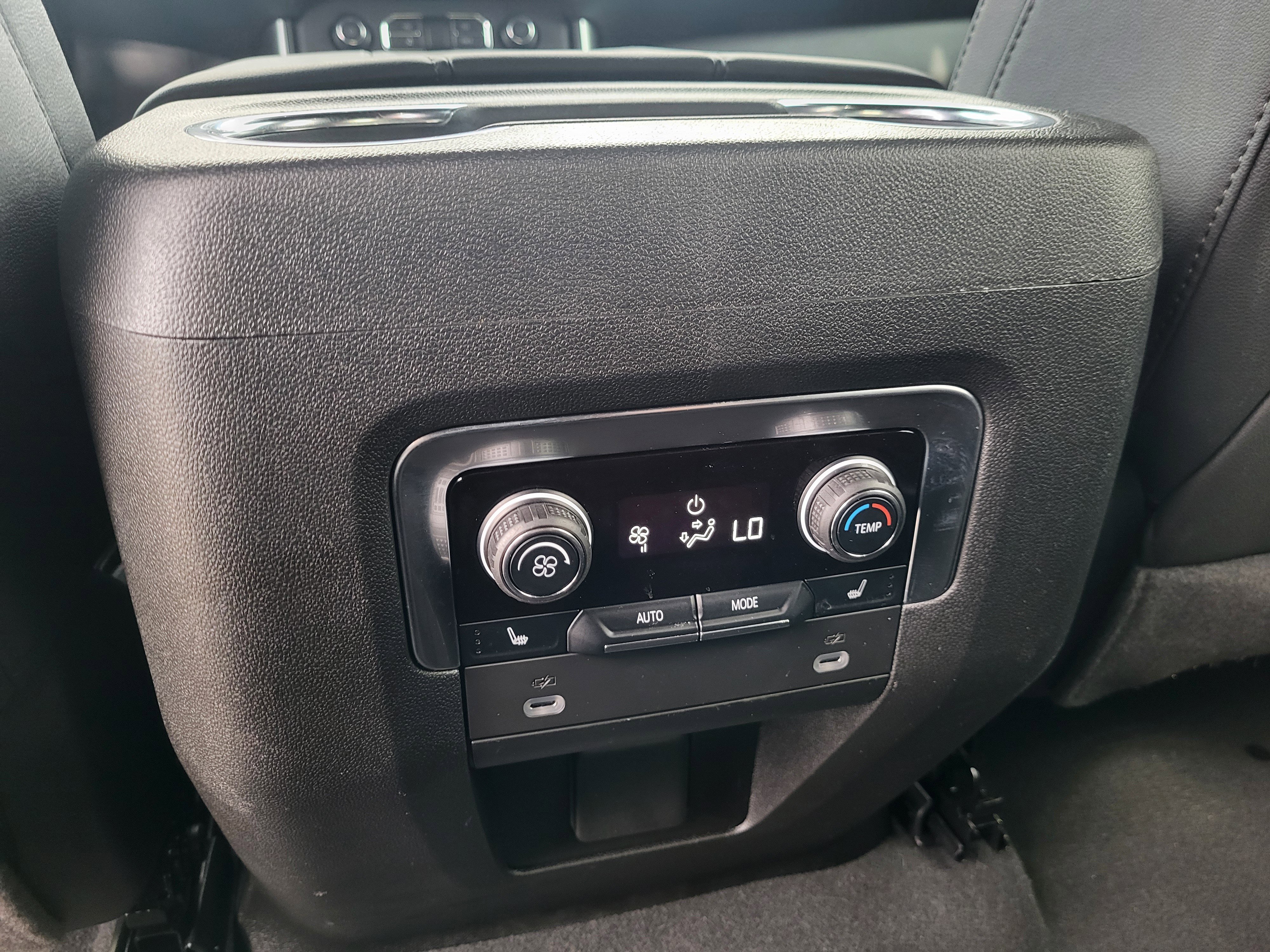 Used 2024 Chevrolet Tahoe Z71 w/ Luxury Package image 15