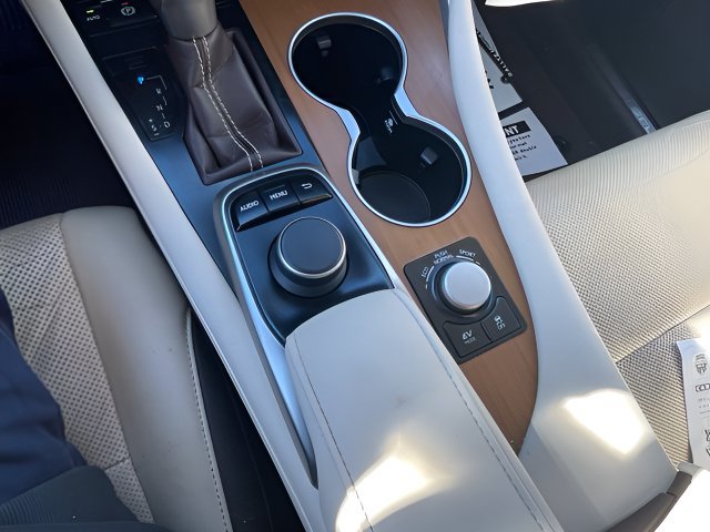 Used 2018 Lexus RX 450h AWD w/ Premium Package image 19
