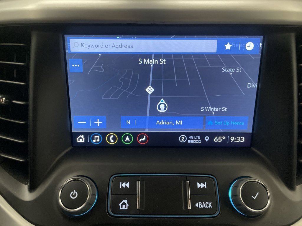 Used 2023 GMC Acadia SLE image 8