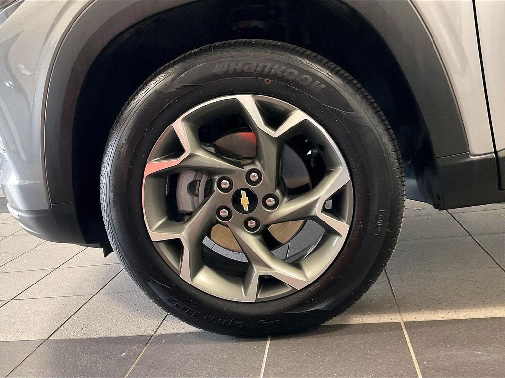 Used 2025 Chevrolet Trax LT w/ LT Convenience Package FWD image 7