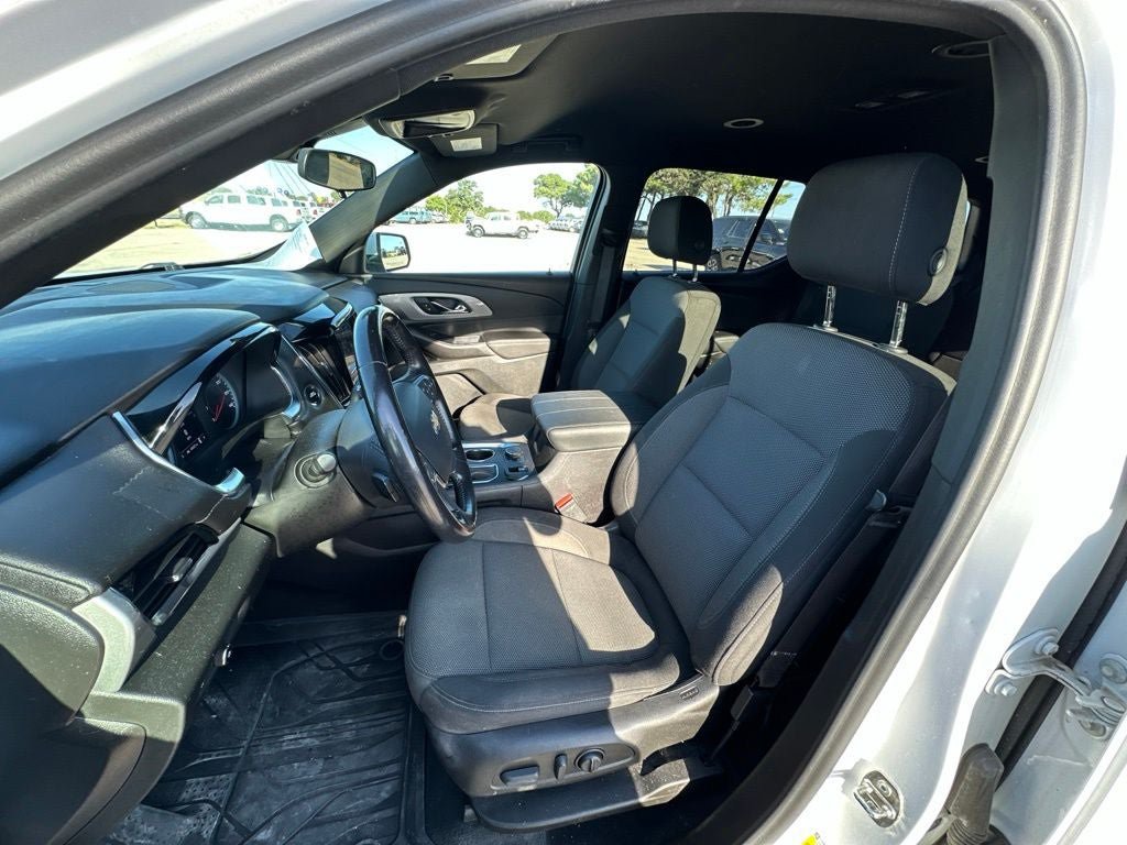 Used 2022 Chevrolet Traverse LT w/ LPO, Floor Liner Package FWD image 10