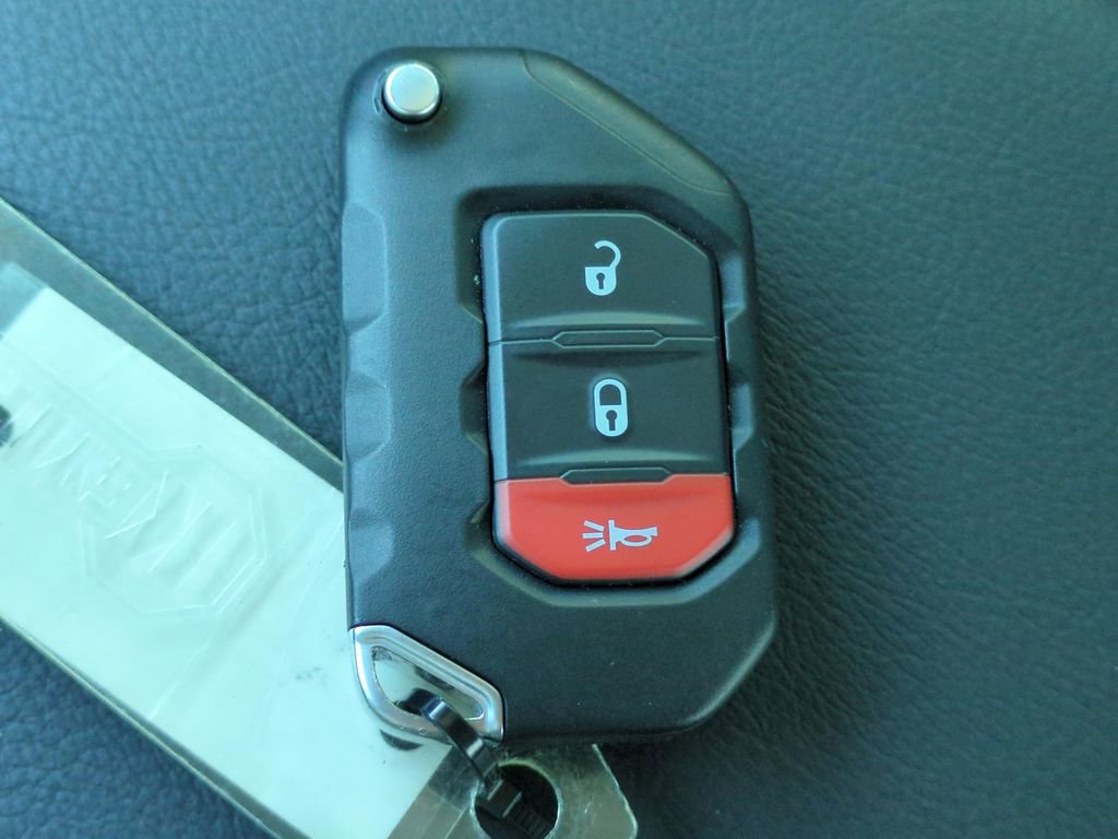 Used 2025 Jeep Wrangler Rubicon w/ Safety Group image 24