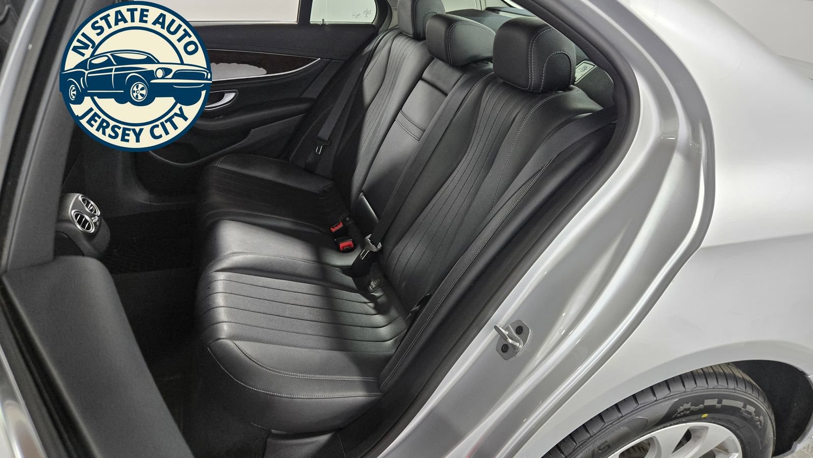 Used 2018 Mercedes-Benz E 300 4MATIC w/ Premium 3 Package (Q03) image 28