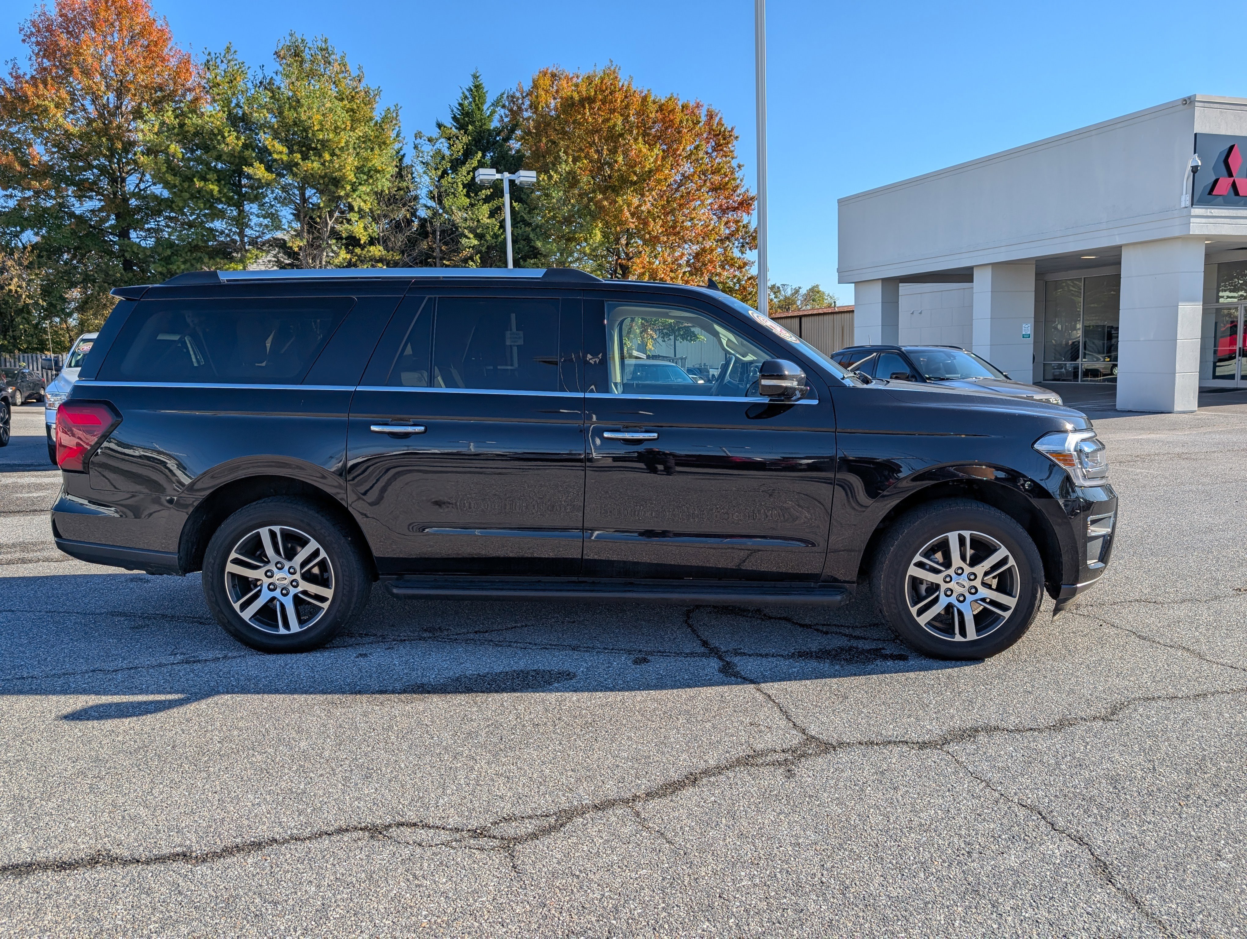 Used 2024 Ford Expedition Max Limited image 2