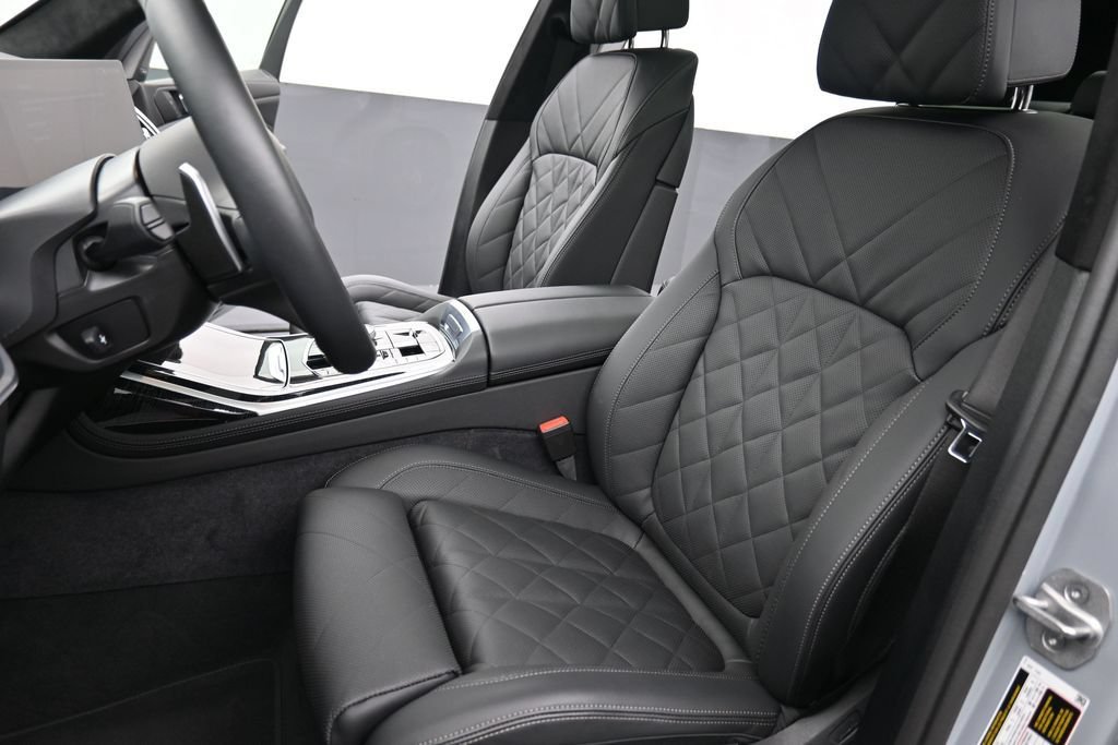 Used 2026 BMW X7 xDrive40i w/ M Sport Package AWD/4WD image 11