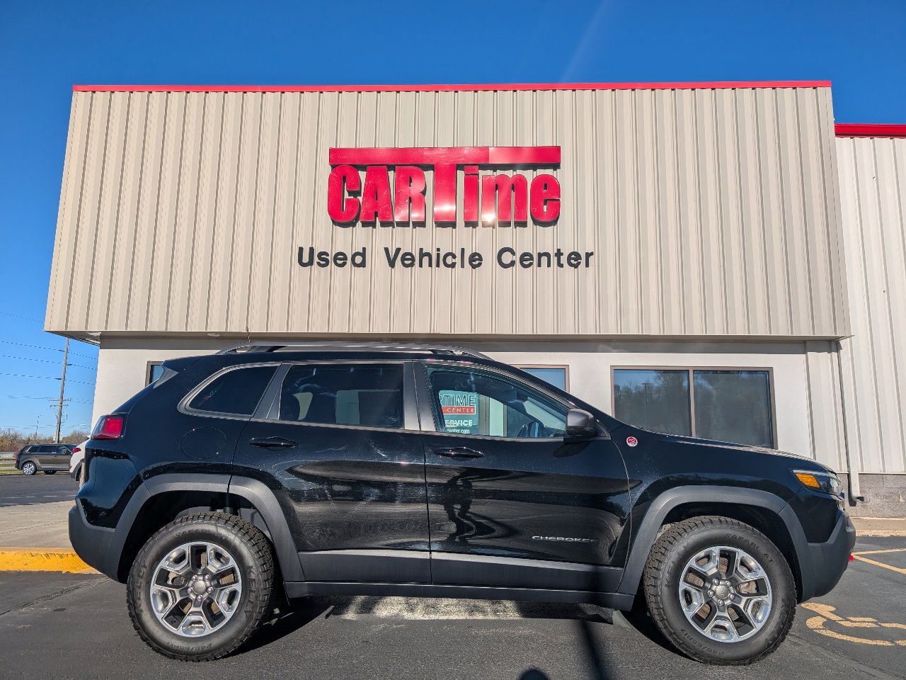 Used 2019 Jeep Cherokee Trailhawk w/ Cold Weather Group image 1