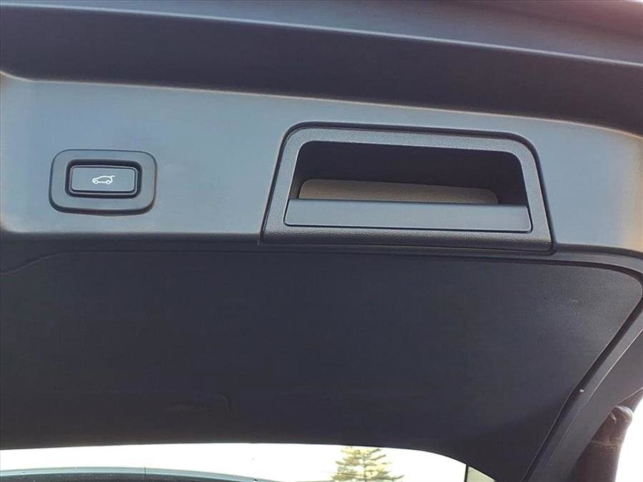 Used 2020 Land Rover Range Rover Evoque R-Dynamic SE image 15