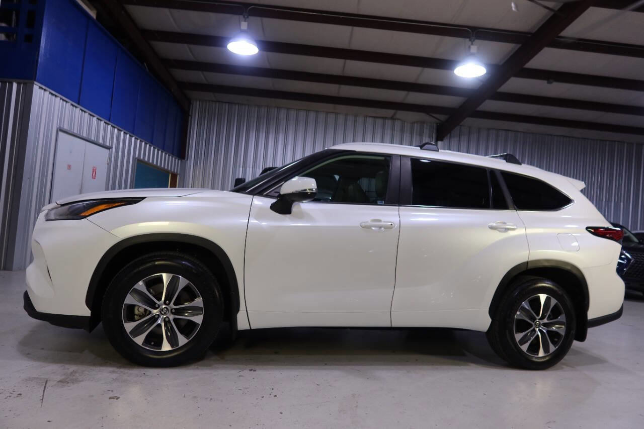Used 2023 Toyota Highlander XLE