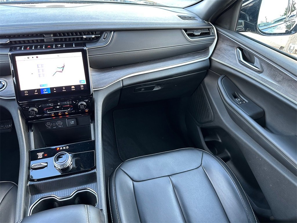 Used 2024 Jeep Grand Cherokee Limited image 19