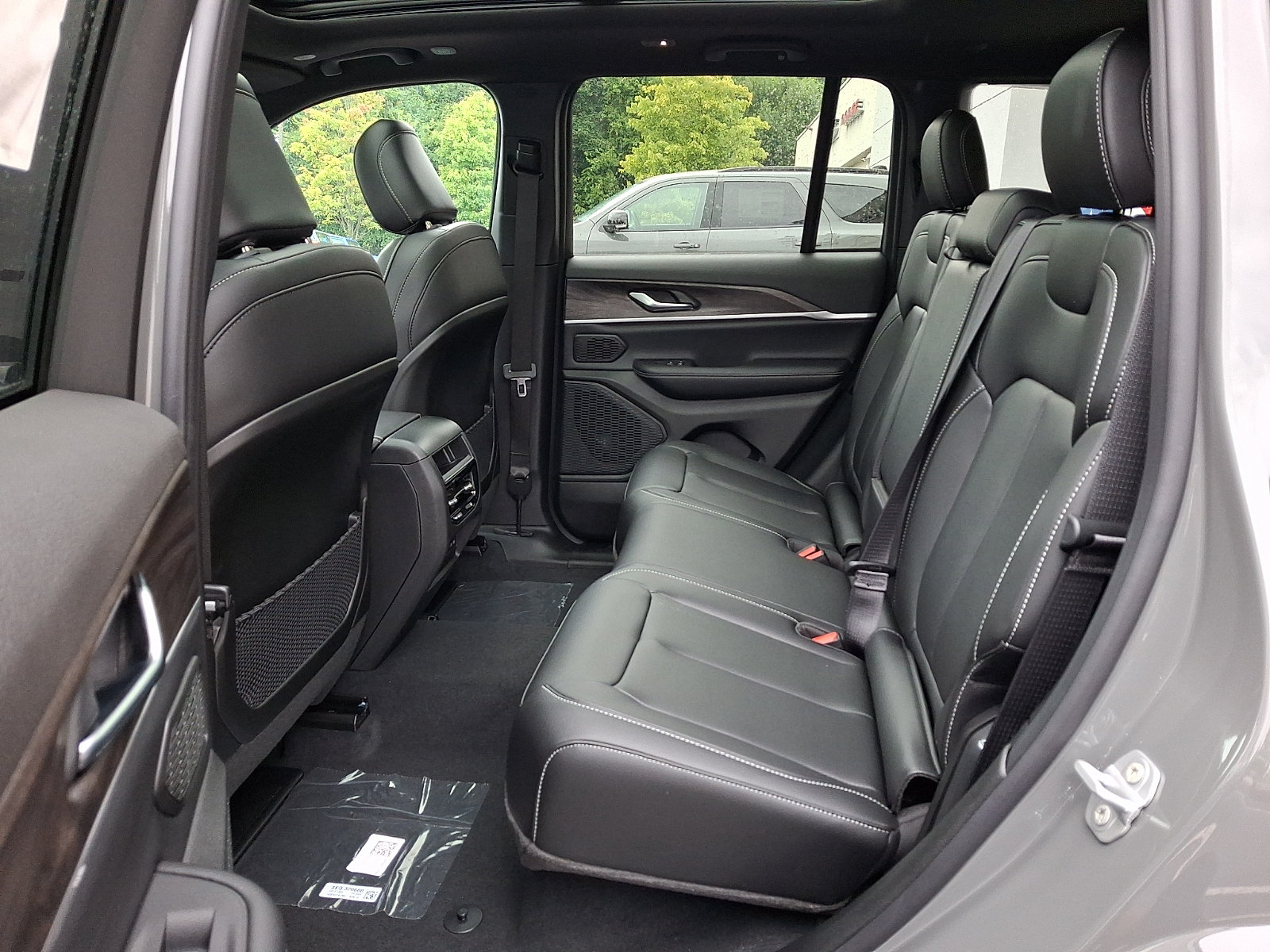 New 2027 Jeep Grand Cherokee Limited AWD/4WD image 6