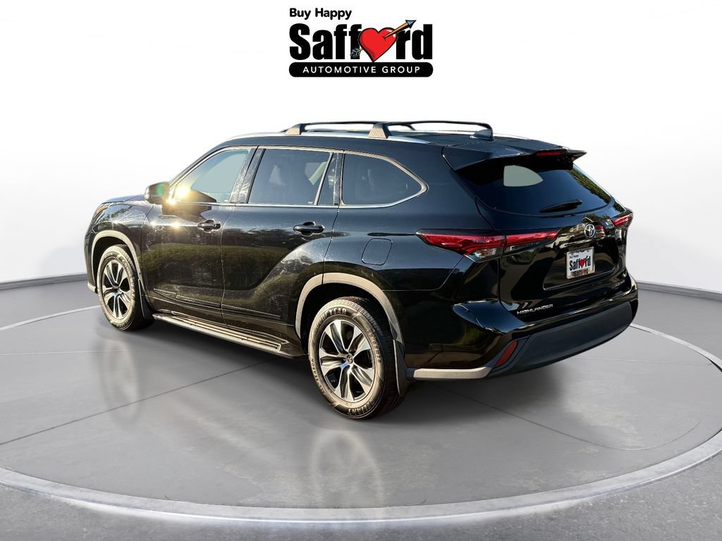 Used 2021 Toyota Highlander XLE AWD/4WD image 6