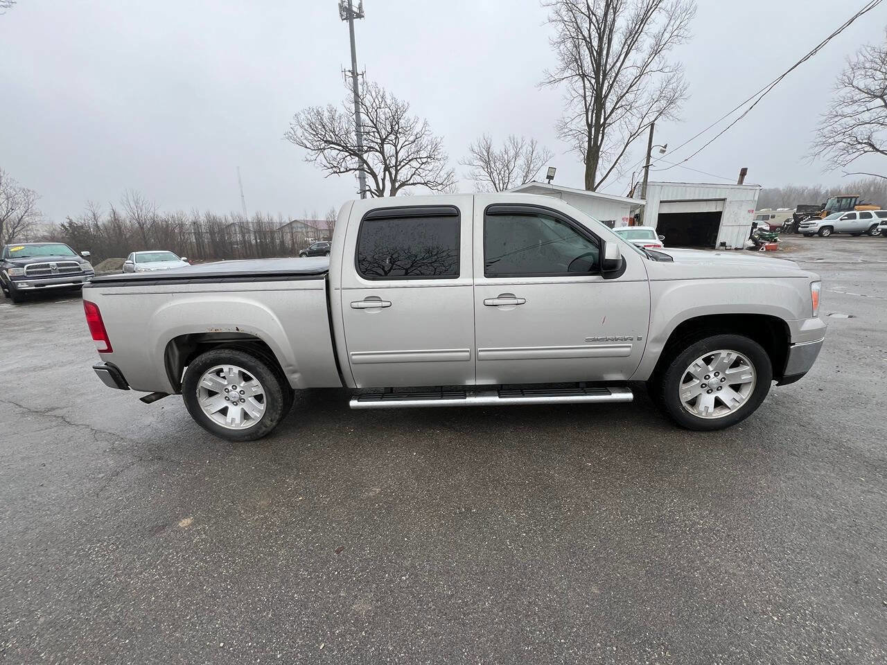 Used 2007 GMC Sierra 1500 SLT w/ SLE/SLT Trailering Package RWD image 4