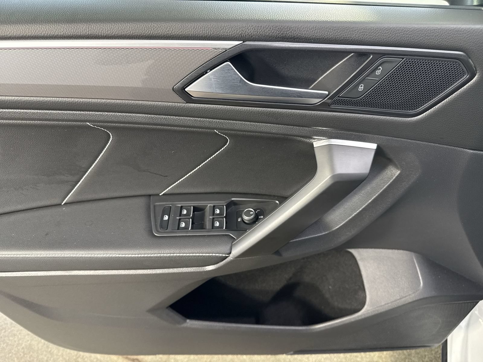 Used 2023 Volkswagen Tiguan SE R-Line FWD image 20