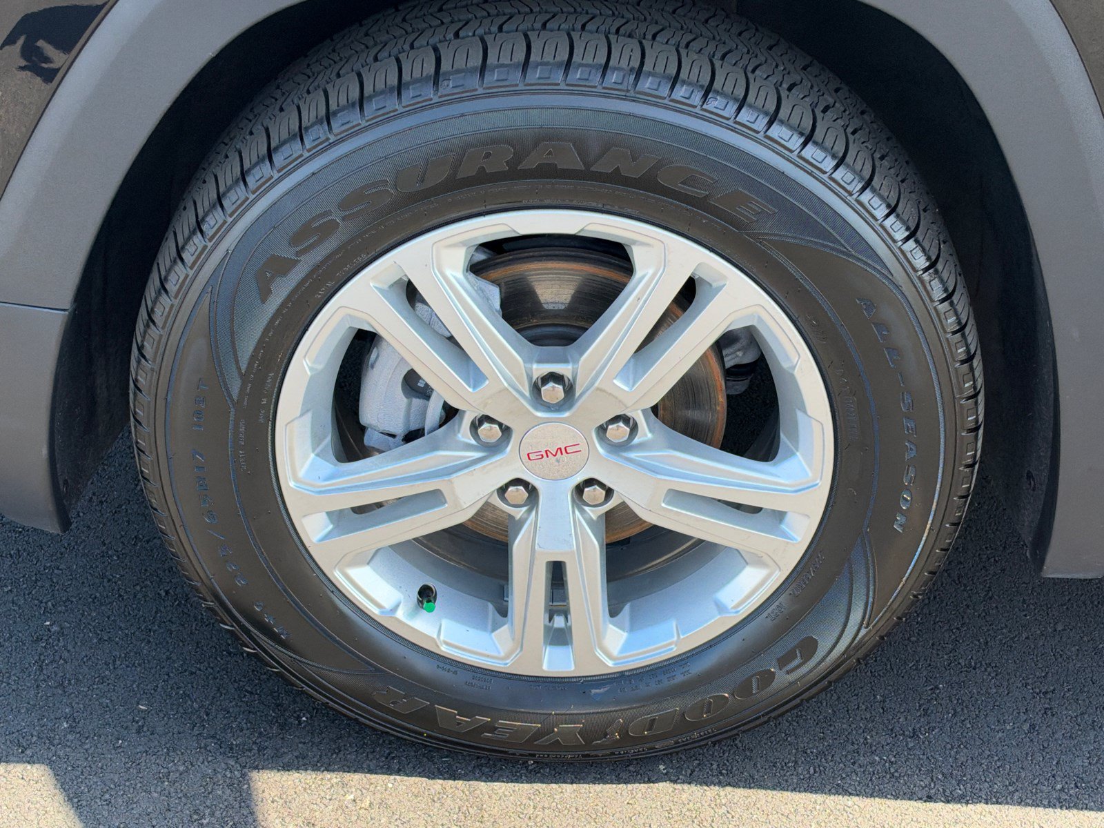 Used 2024 GMC Terrain SLE AWD/4WD image 11