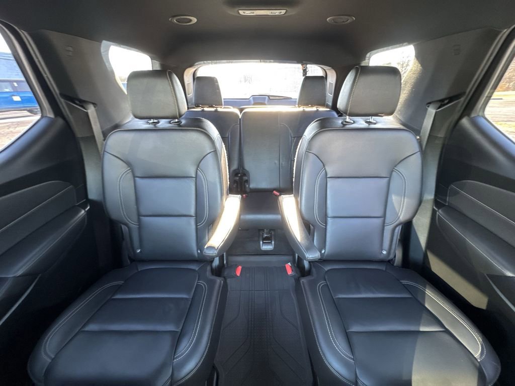 Used 2023 Chevrolet Traverse LT w/ Rear Camera Mirror Package image 22