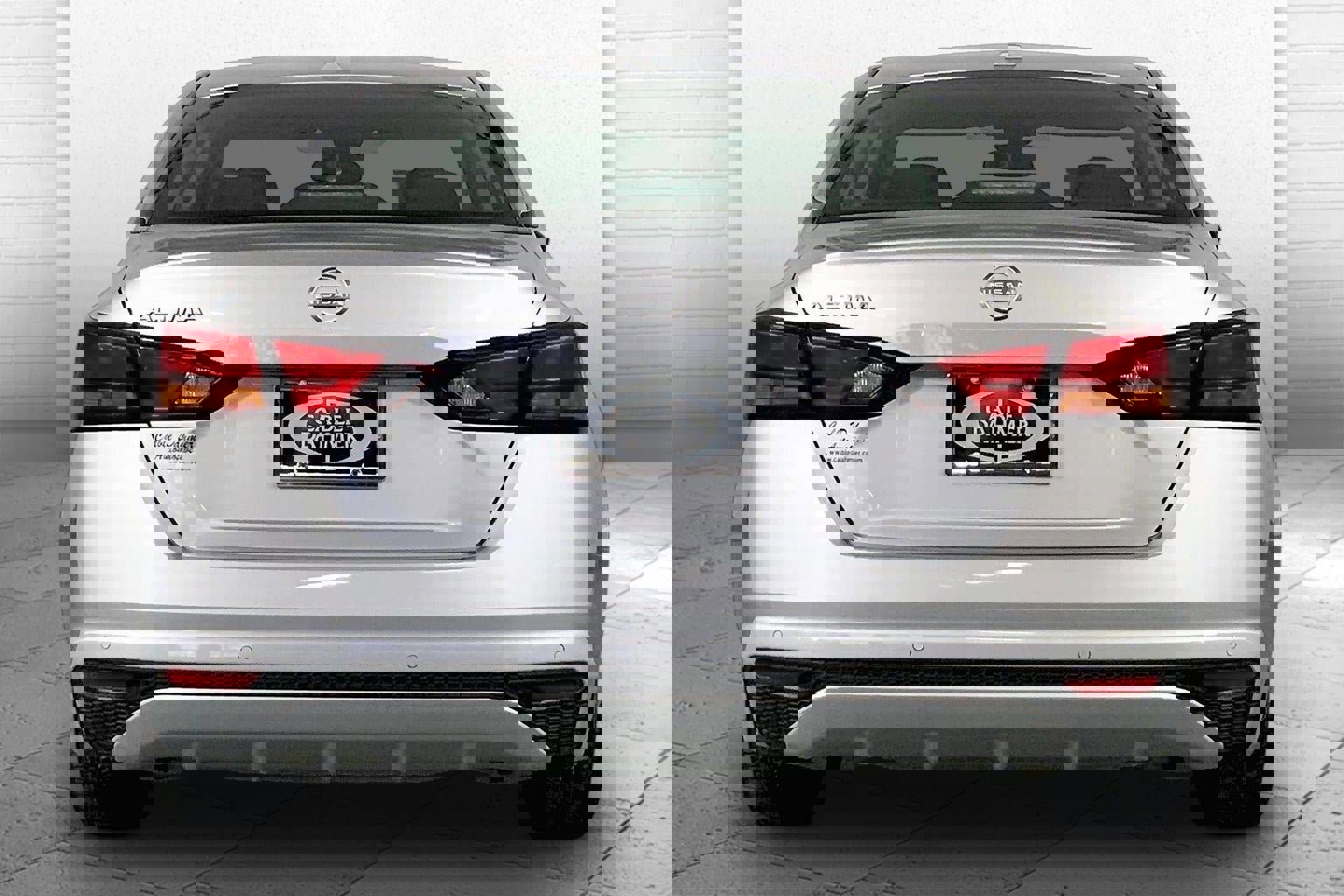 Used 2025 Nissan Altima 2.5 SV image 3