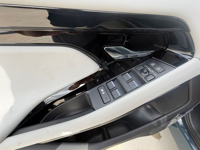 New 2026 Land Rover Range Rover Evoque Hoxton AWD/4WD image 11