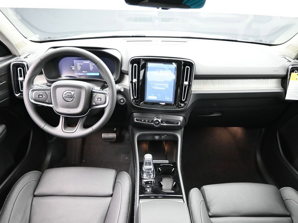 New 2025 Volvo XC40 B5 Plus w/ Climate Package image 19