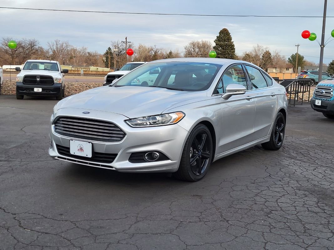 Used 2016 Ford Fusion SE image 1