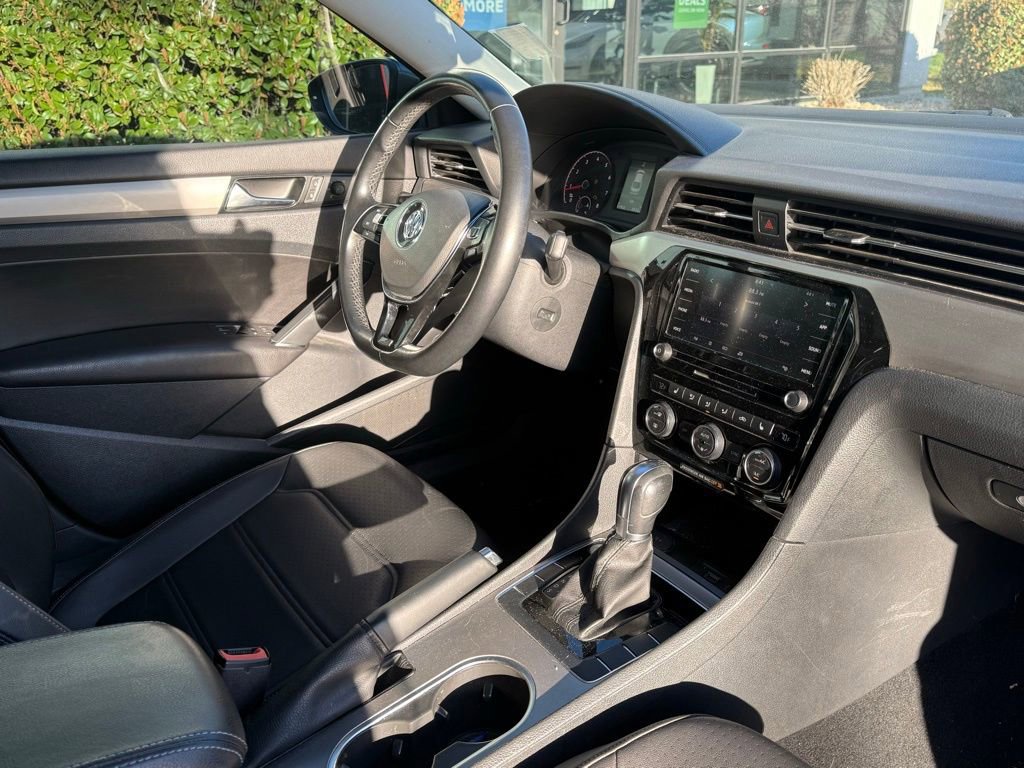 Used 2020 Volkswagen Passat 2.0T SE image 29