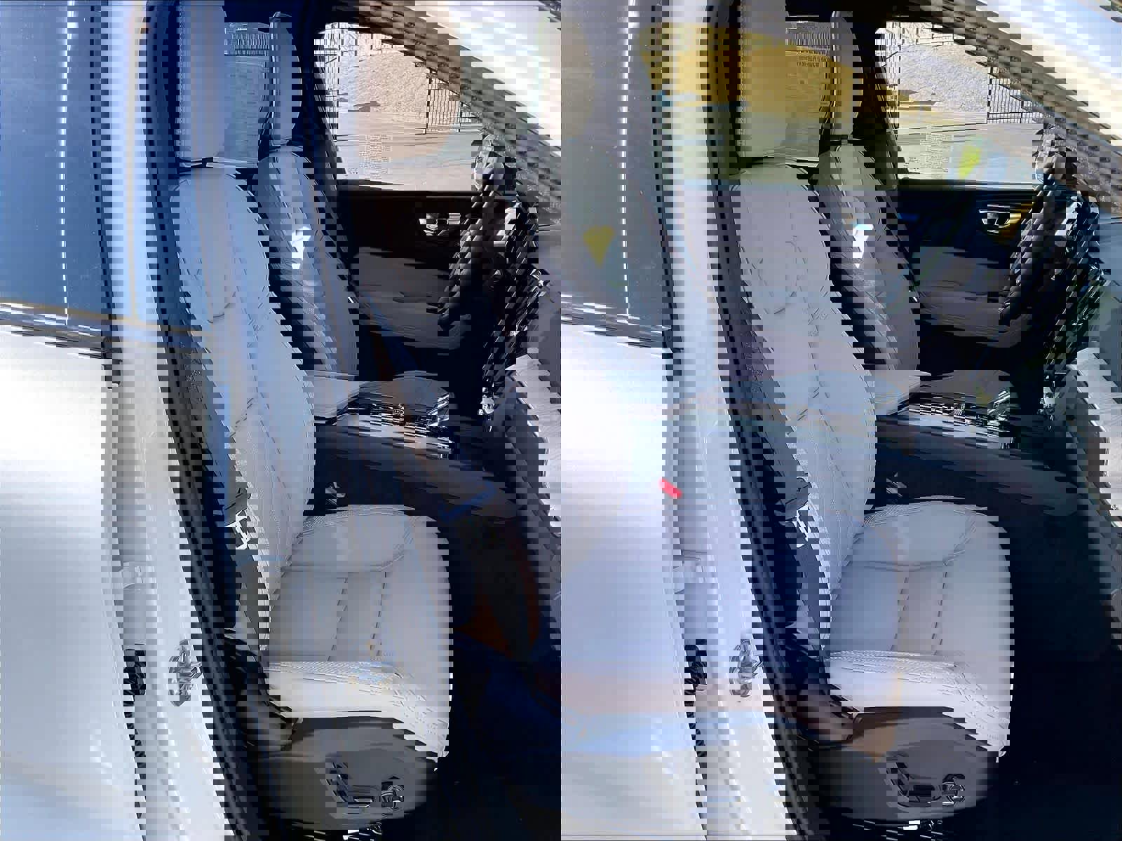 New 2026 Volvo XC60 T8 Plus w/ Protection Package Premier image 31