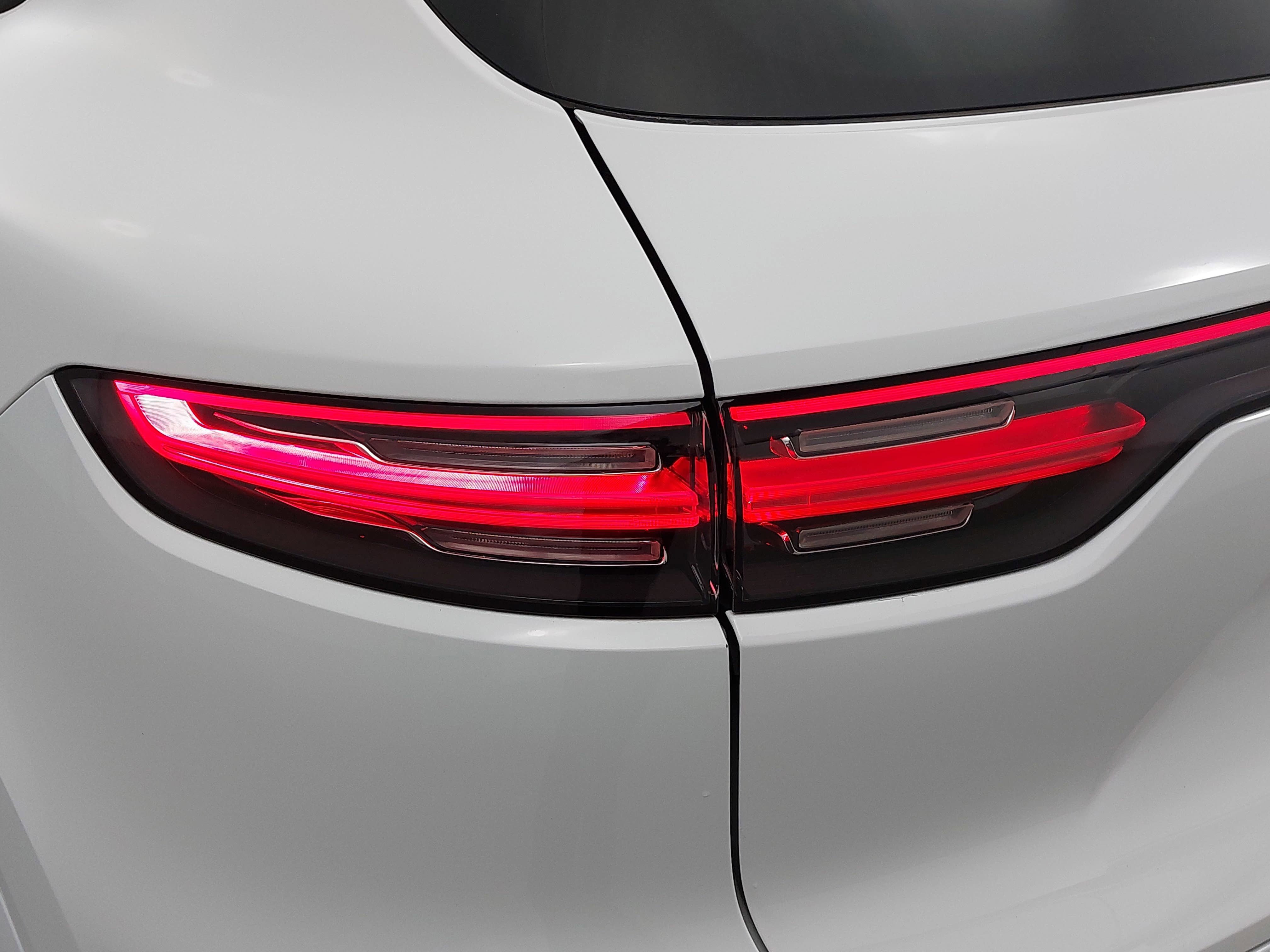 Certified 2023 Porsche Cayenne Platinum Edition image 37