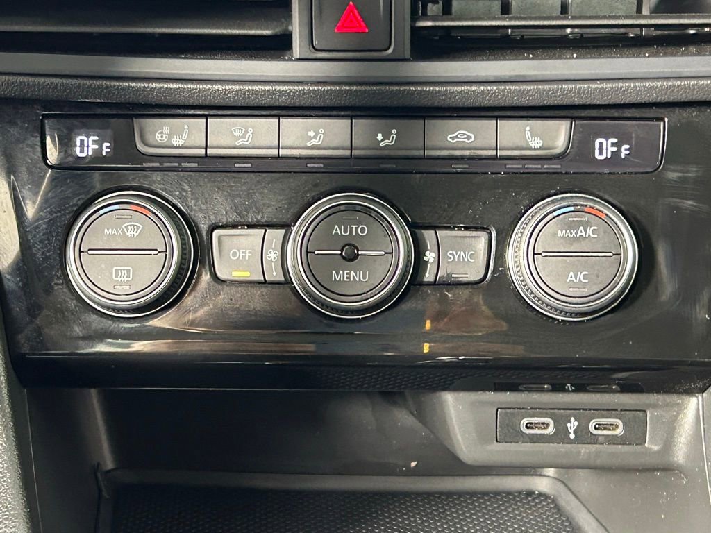 Used 2021 Volkswagen Jetta SE w/ SE Cold Weather Package FWD image 18