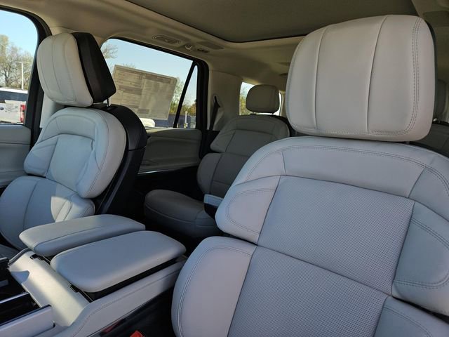 New 2025 Lincoln Navigator Reserve AWD/4WD image 20