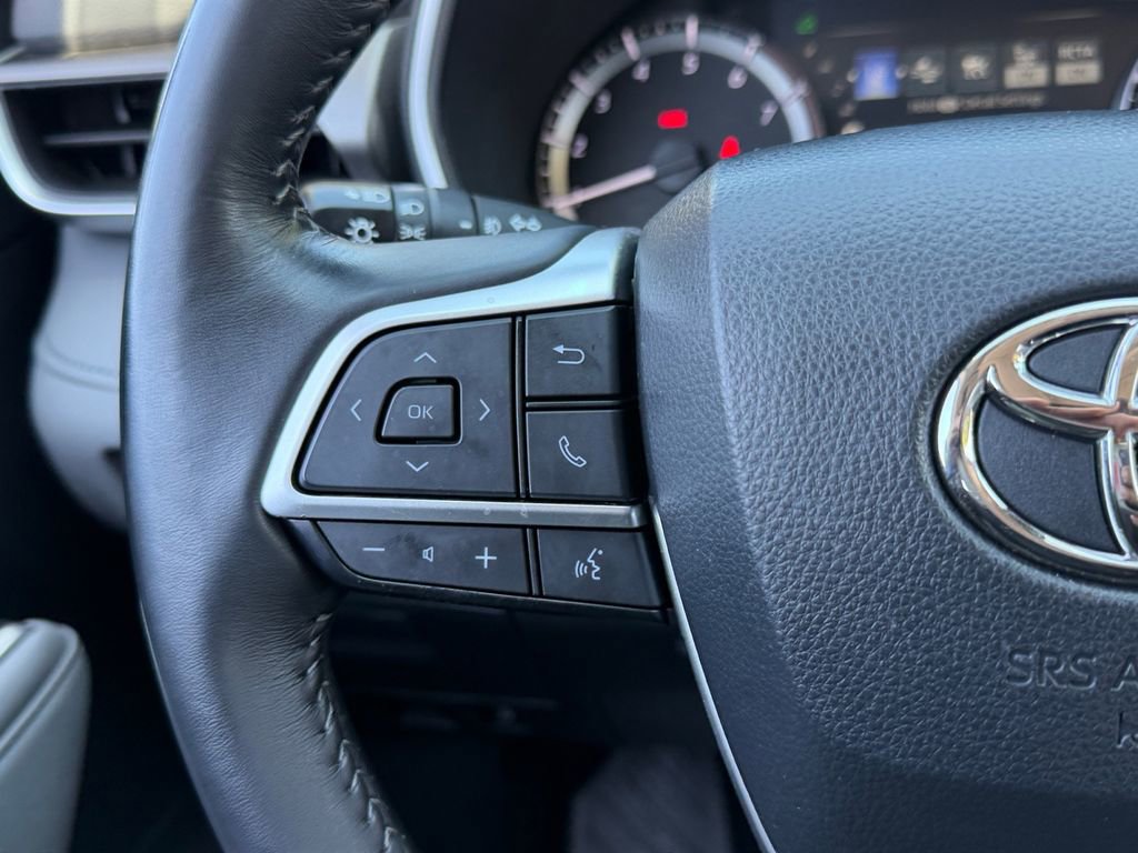 Used 2023 Toyota Highlander XLE AWD/4WD image 20