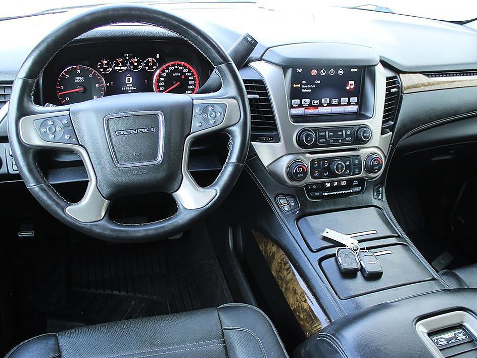 Used 2016 GMC Yukon XL Denali image 16
