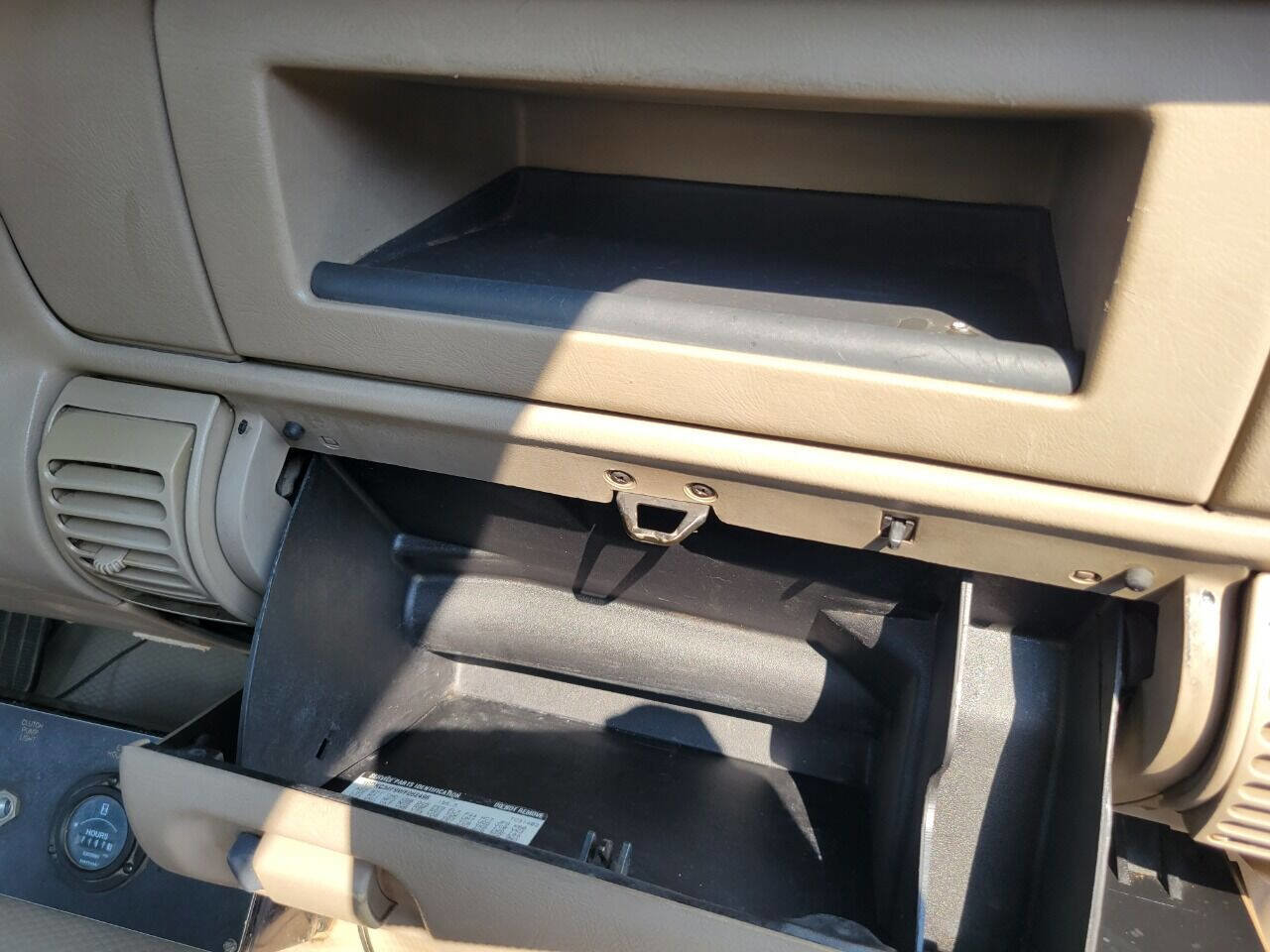 Used 1998 GMC Sierra 3500 2WD Regular Cab HD image 29