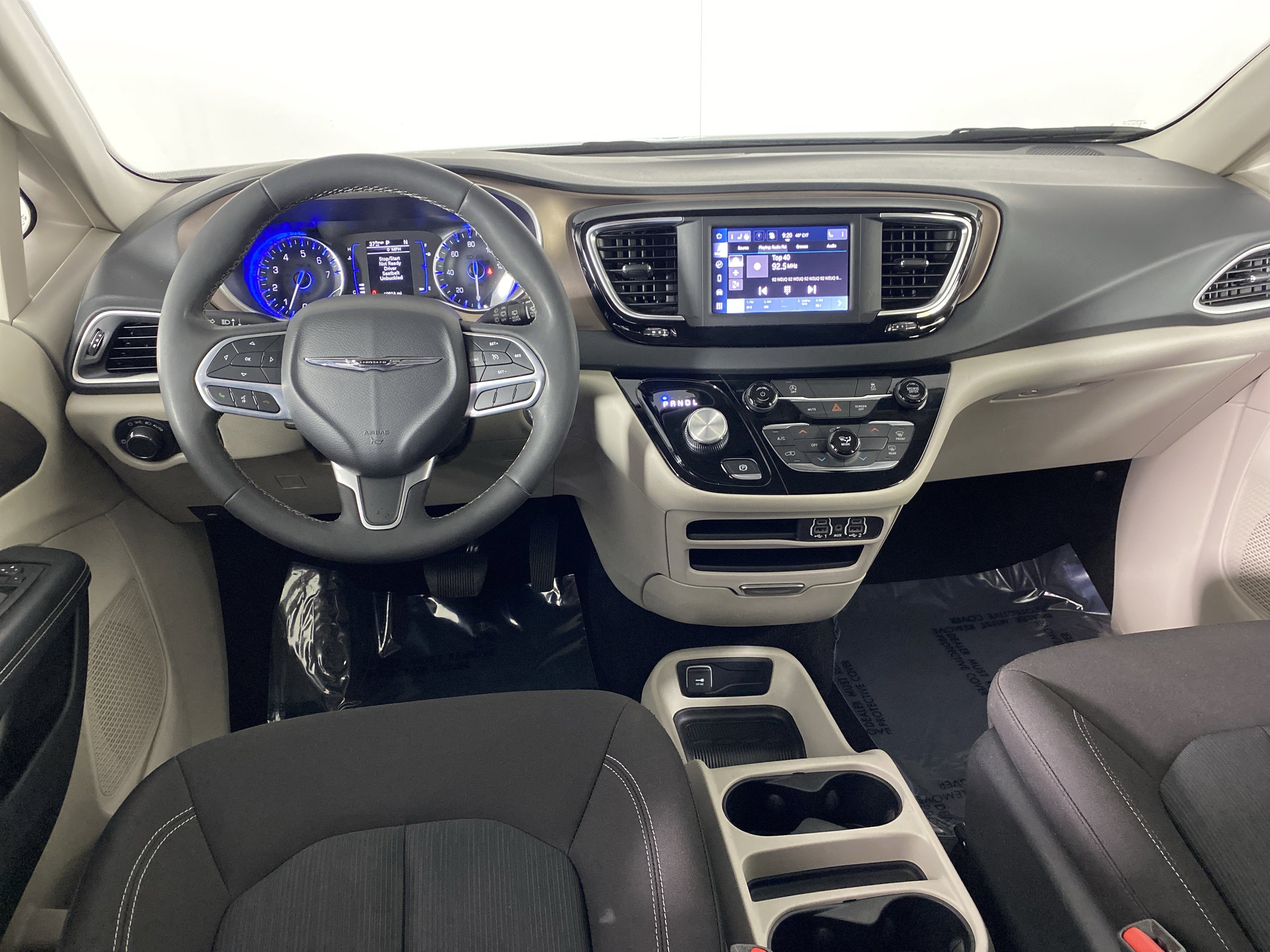 Used 2023 Chrysler Voyager LX image 19
