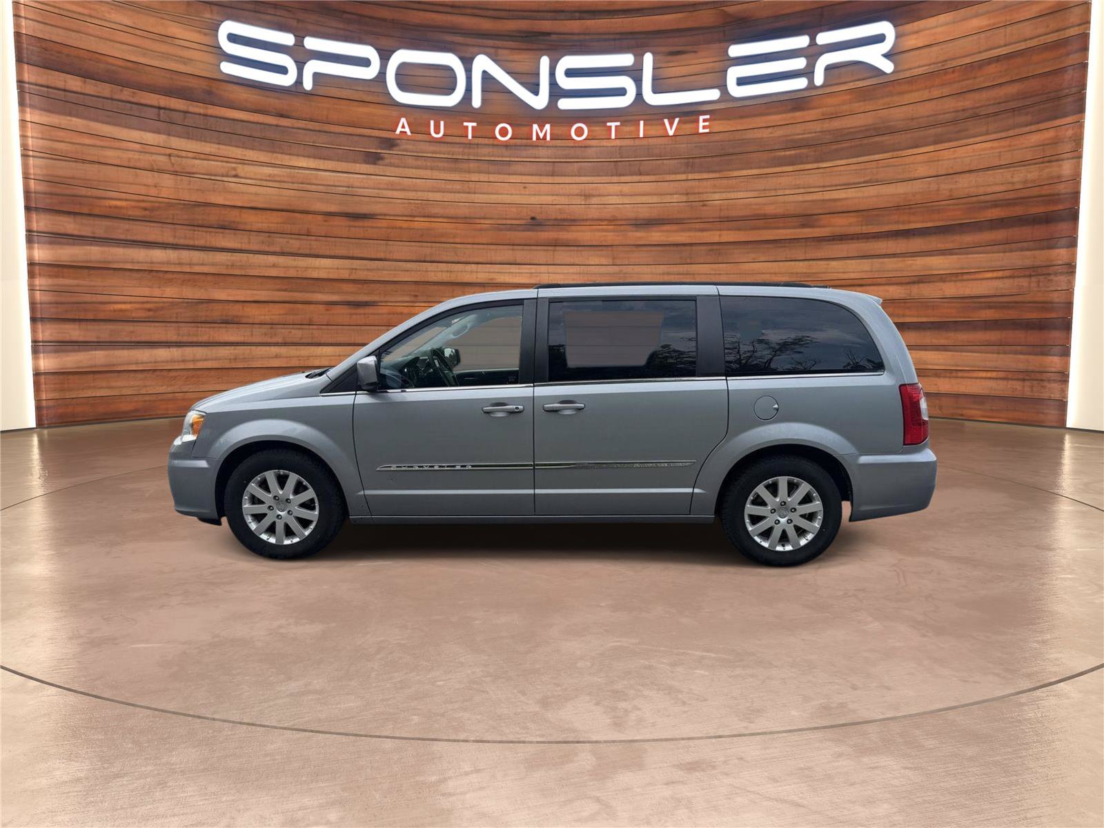 Used 2015 Chrysler Town & Country Touring FWD image 2