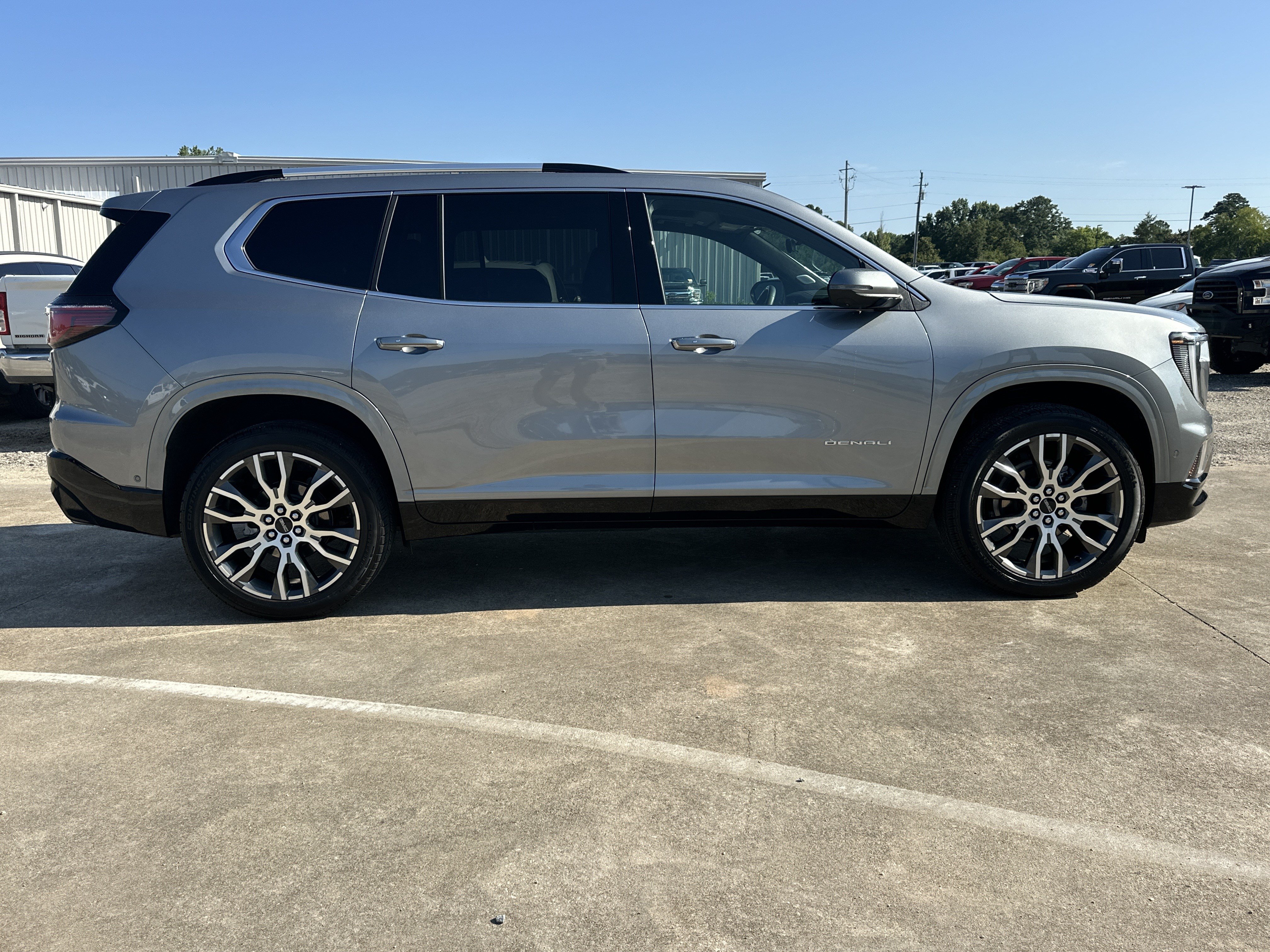 Certified 2026 GMC Acadia Denali Ultimate w/ LPO, All-Weather Package AWD/4WD image 4