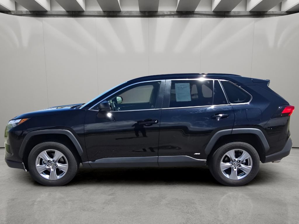 Used 2025 Toyota RAV4 LE AWD/4WD image 2