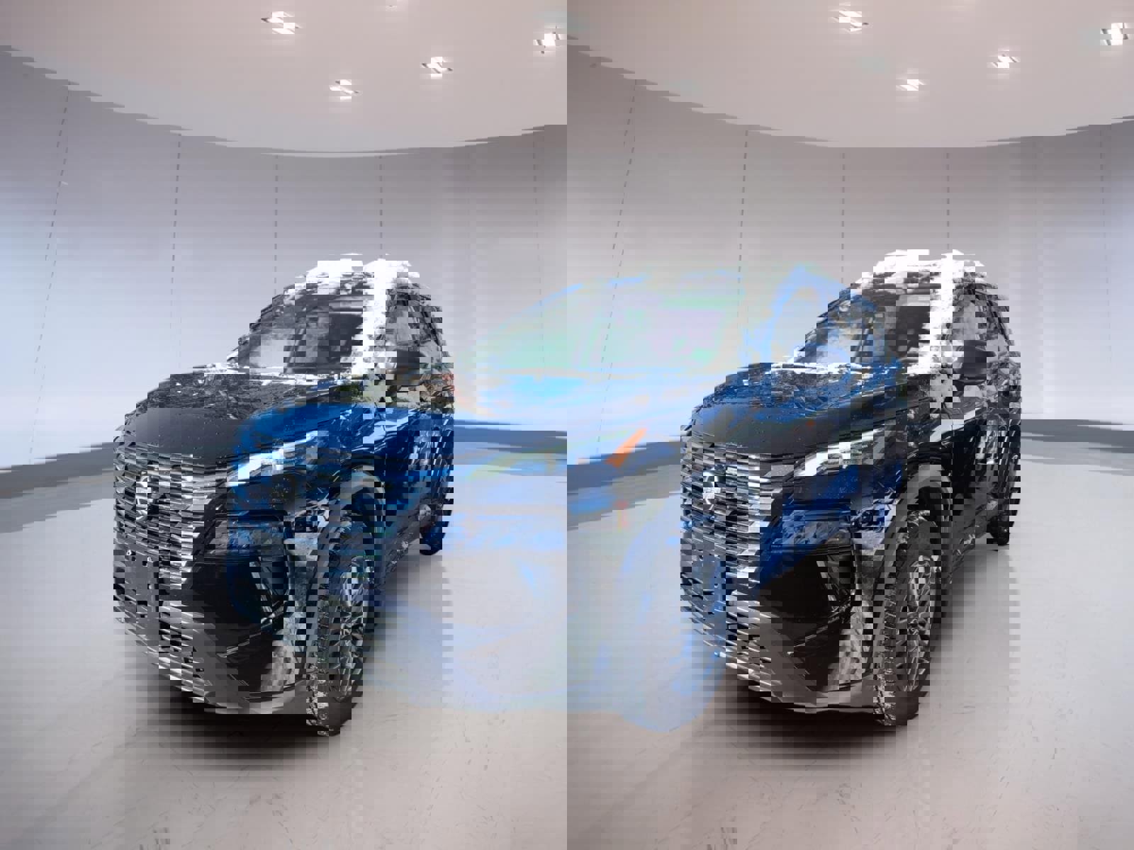 Used 2025 Nissan Rogue S image 2