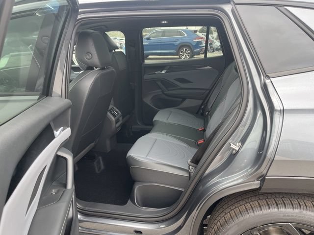 New 2026 Volkswagen Tiguan SE R-Line FWD image 23