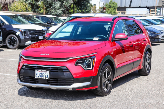 Certified 2025 Kia Niro EX FWD image 4