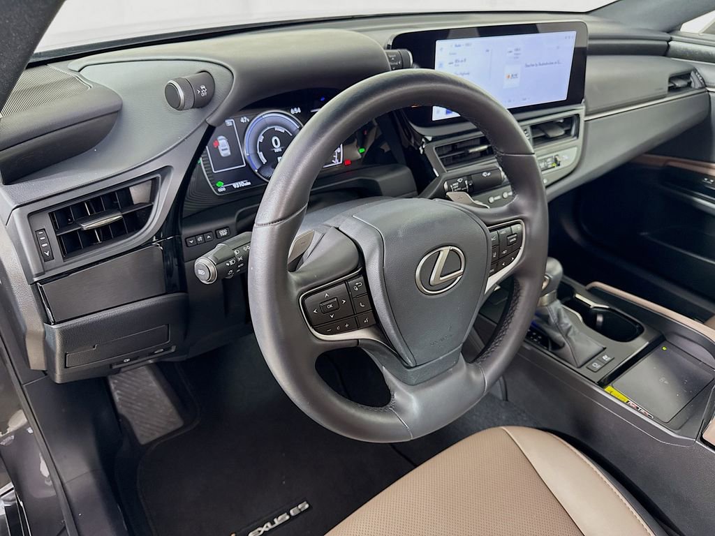 Certified 2025 Lexus ES 300h w/ Premium Package image 9