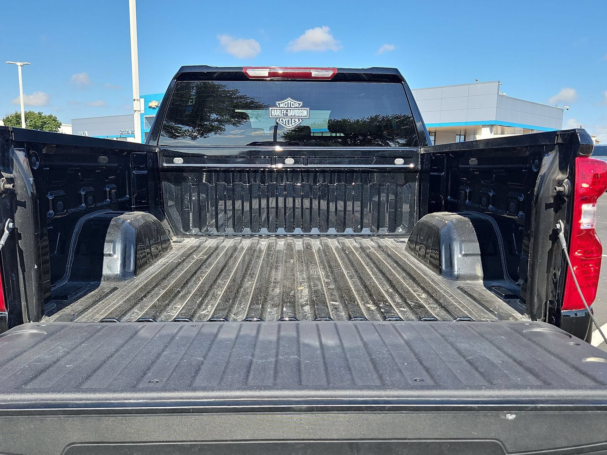 Certified 2025 Chevrolet Silverado 1500 Custom AWD/4WD image 24