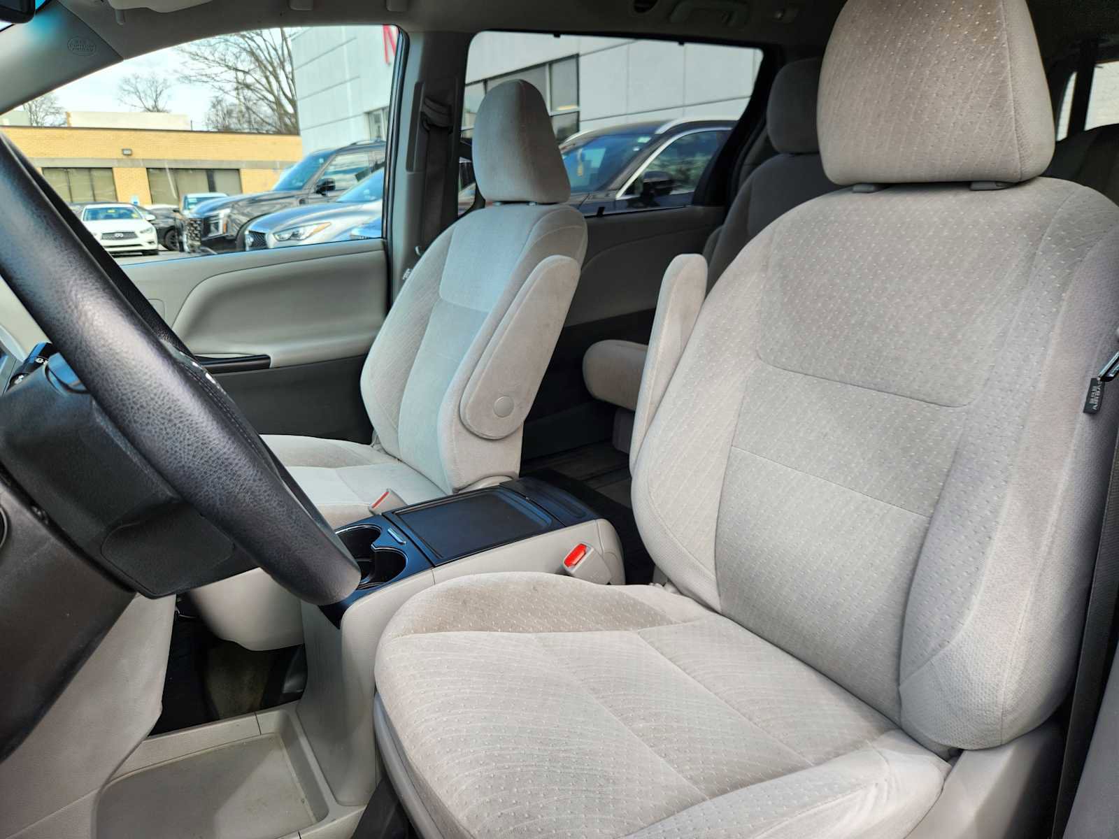 Used 2016 Toyota Sienna LE image 7