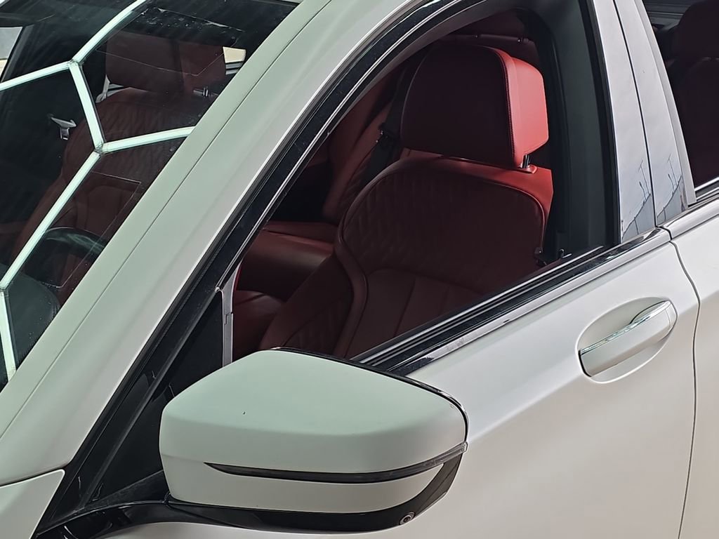 Used 2016 BMW 750i RWD image 33