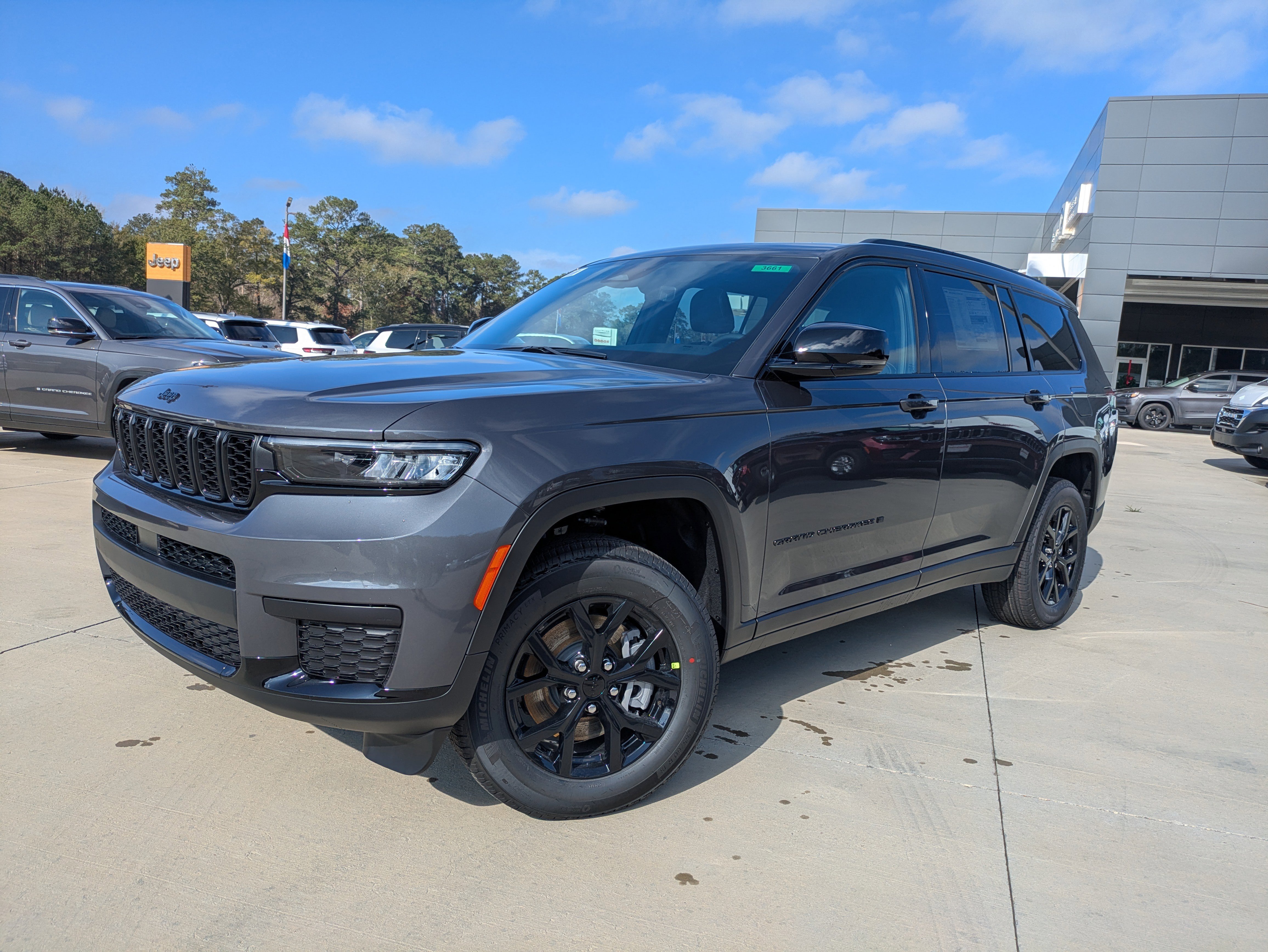 New 2025 Jeep Grand Cherokee L Altitude image 4