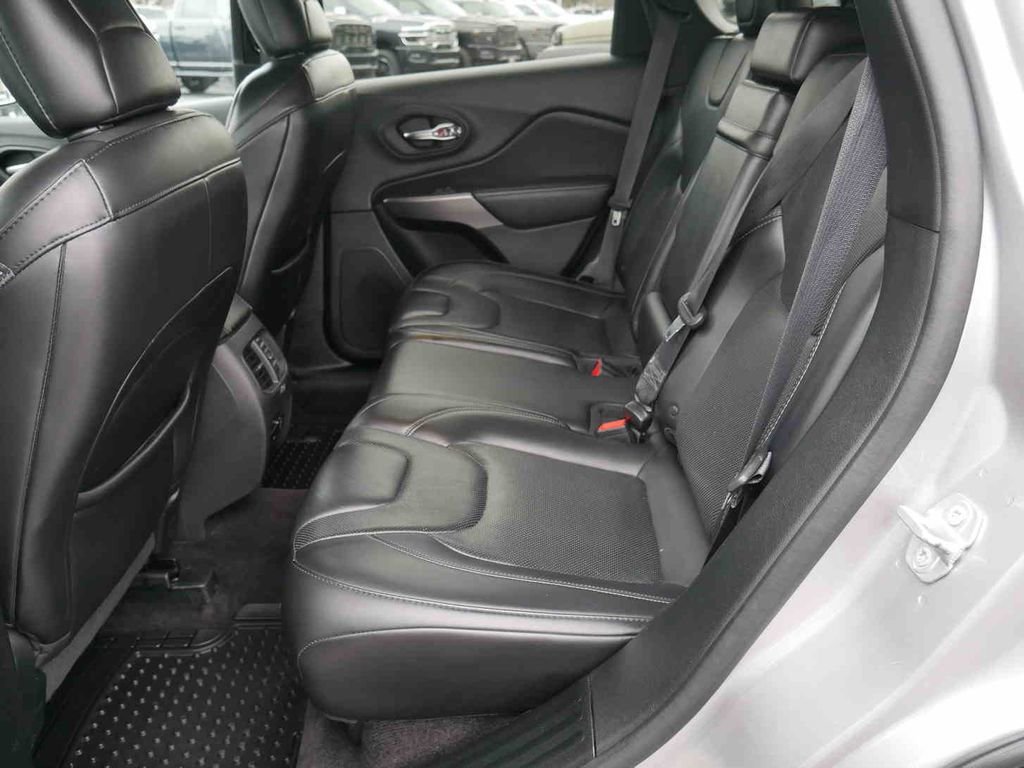 Used 2019 Jeep Cherokee Limited image 14