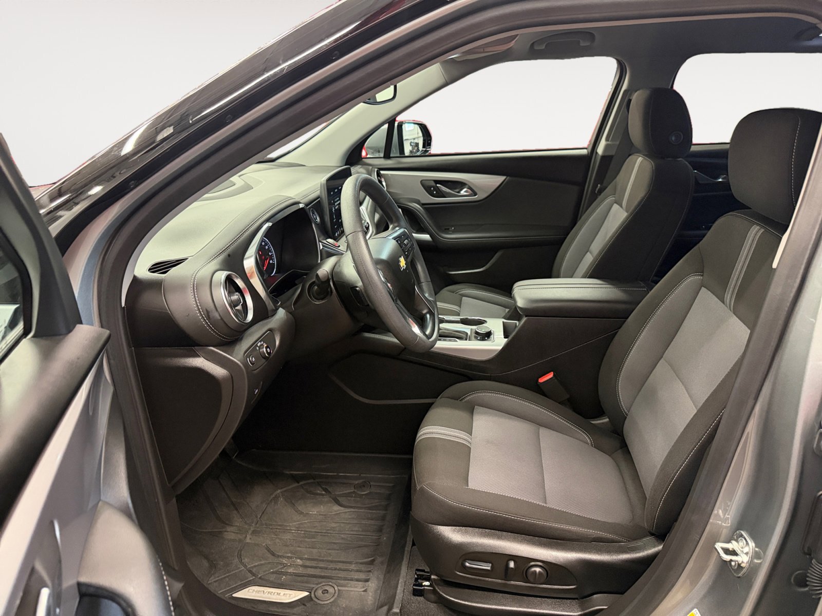 Used 2024 Chevrolet Blazer LT w/ Convenience Package FWD image 22