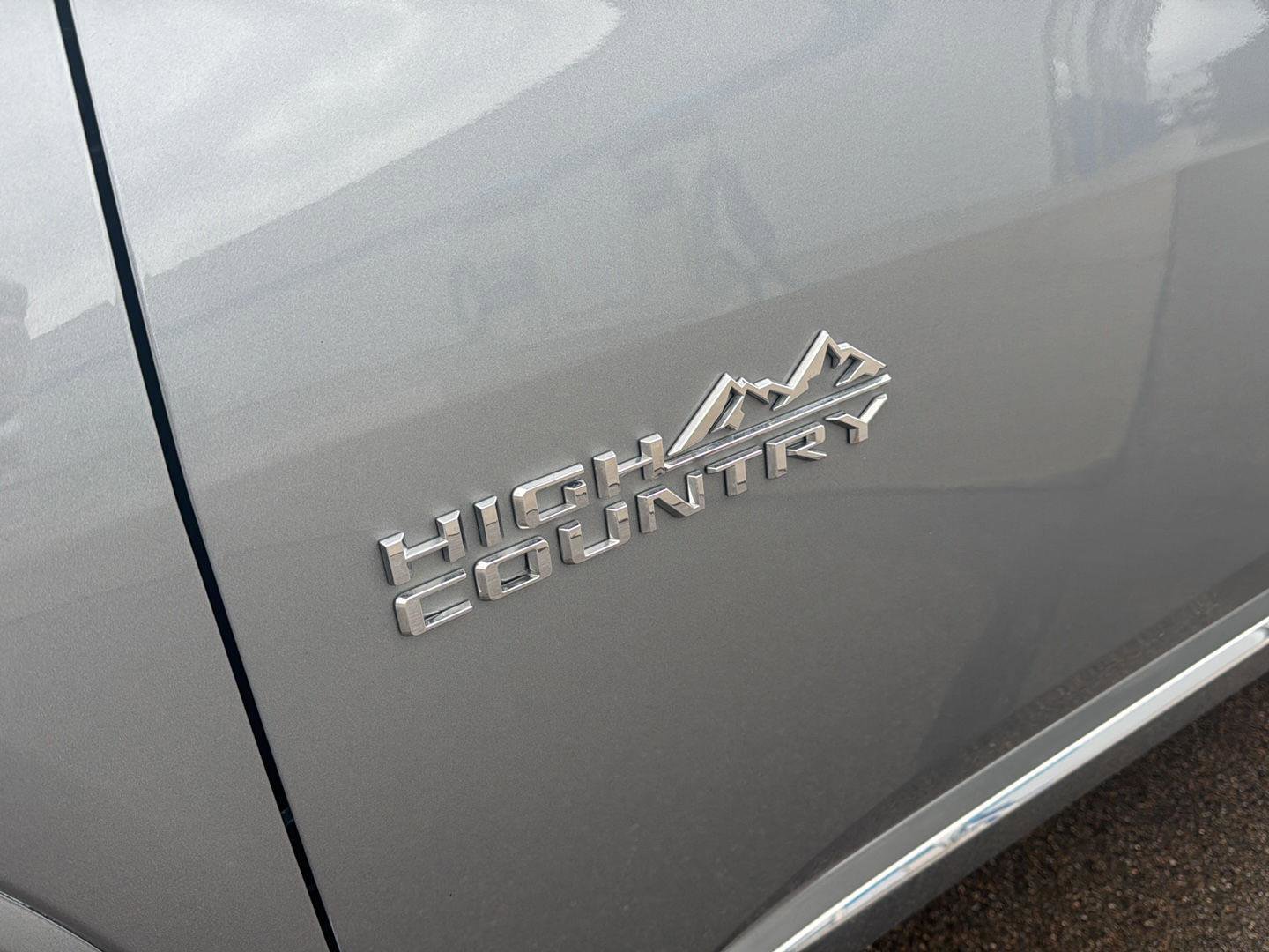 Used 2023 Chevrolet Traverse High Country image 11