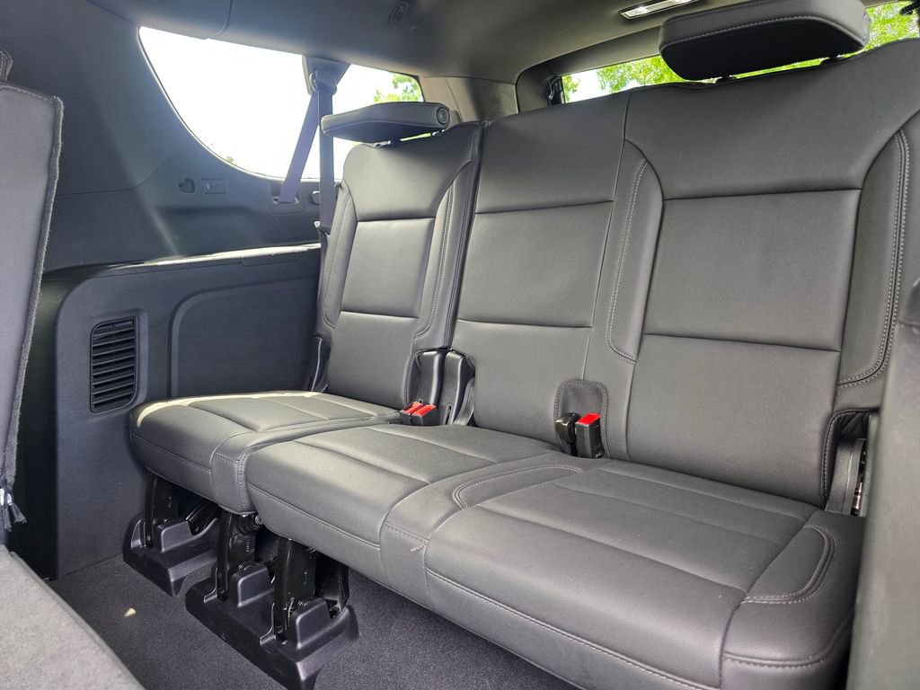 Used 2025 Chevrolet Suburban Z71 AWD/4WD image 32